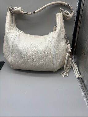Gucci White Guccissima Leather Indy Hobo Bag Bamboo tassel W/ Entrupy COA